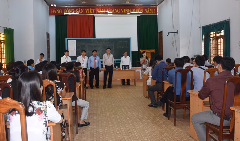 Đoàn công tác làm việc với các thành viên điểm thi Trường THPT Krông Ana (huyện Krông Ana) Đoàn công tác làm việc với các thành viên điểm thi Trường THPT Krông Ana (huyện Krông Ana)