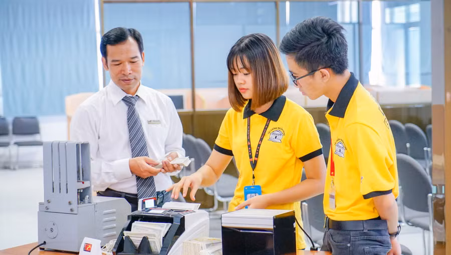 Một tiết học thực hành tại trường ĐH Tôn Đức Thắng Một tiết học thực hành tại trường ĐH Tôn Đức Thắng