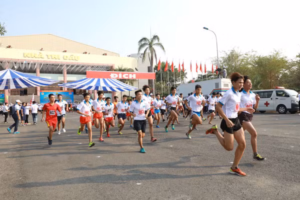 Các VĐV nam xuất phát thi đấu cự ly 7km. Các VĐV nam xuất phát thi đấu cự ly 7km.