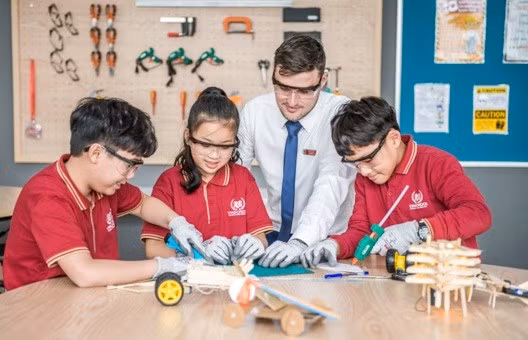Nhà trường đầu tư hệ thống các trung tâm thực nghiệm sáng tạo Innovation Center, Marker Space để học sinh học và ứng dụng STEM