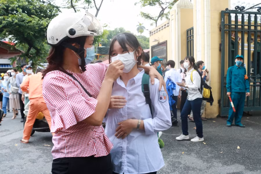 Thí sinh dự thi vào lớp 10 chuyên Hà Nội