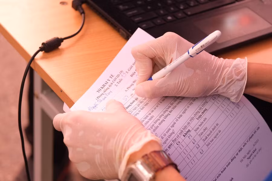 Thí sinh thực hiện khai báo y tế