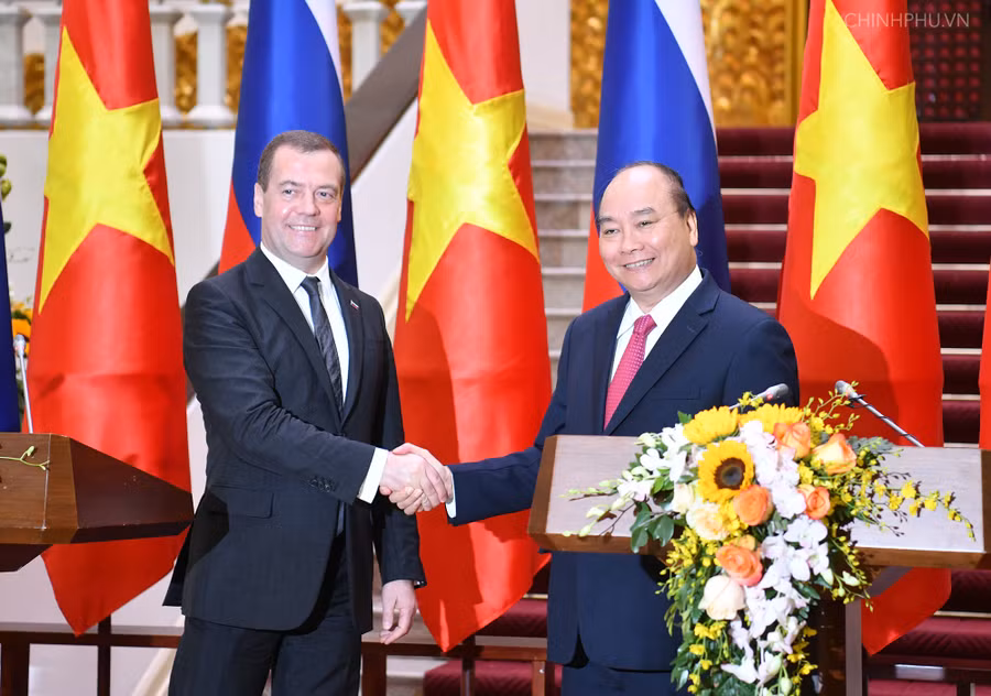 Thủ tướng Nguyễn Xuân Phúc và Thủ tướng Liên bang Nga Dmitry Medvedev - Ảnh: VGP