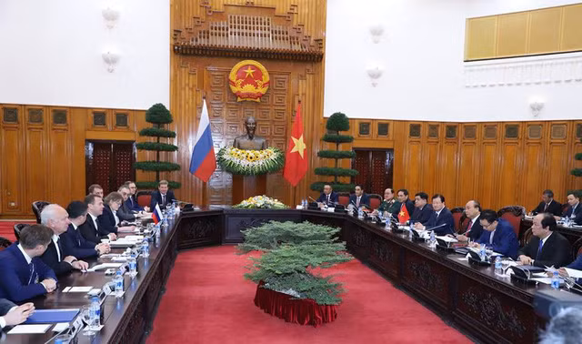 Thủ tướng Nguyễn Xuân Phúc hội đàm với Thủ tướng Nga Medvedev