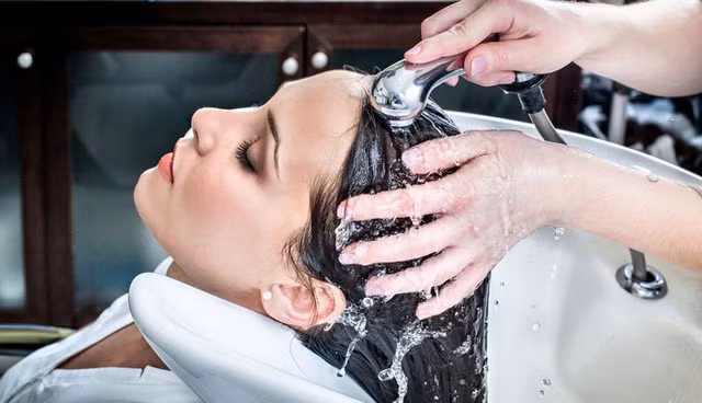 5 thói quen xấu khi tắm gội cần sửa ngay để tránh gây ảnh hưởng tới sức khỏe - Ảnh 1.
