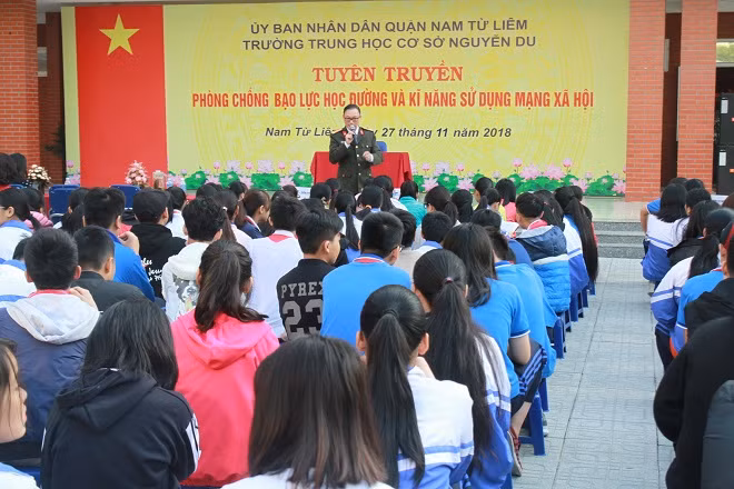 Học sinh toàn trường THCS Nguyễn Du thường xuyên tham gia những buổi học kỹ năng bổ ích như thế này.