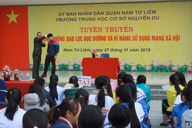 Chuyên gia Đào Trung Hiếu minh họa bằng tình huống bị bạo lực cụ thể