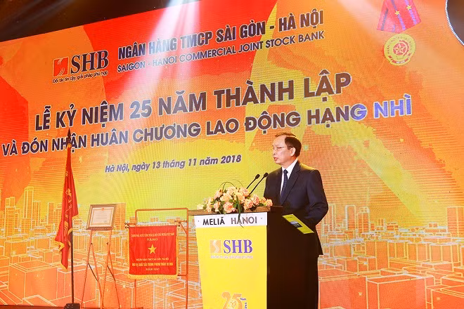 Phát biểu tại buổi lễ, Phó Thống đốc NHNN Việt Nam Đào Minh Tú ghi nhận và đánh giá cao những kết quả hoạt động ấn tượng của SHB trong thời gian qua và kỳ vọng sẽ SHB tiếp tục phát huy vai trò của một ngân hàng thương mại cổ phần có nền tảng tài chính vững mạnh thực hiện chủ trương chính sách của Đảng, Nhà nước Phát biểu tại buổi lễ, Phó Thống đốc NHNN Việt Nam Đào Minh Tú ghi nhận và đánh giá cao những kết quả hoạt động ấn tượng của SHB trong thời gian qua và kỳ vọng sẽ SHB tiếp tục phát huy vai trò của một ngân hàng thương mại cổ phần có nền tảng tài chính vững mạnh thực hiện chủ trương chính sách của Đảng, Nhà nước