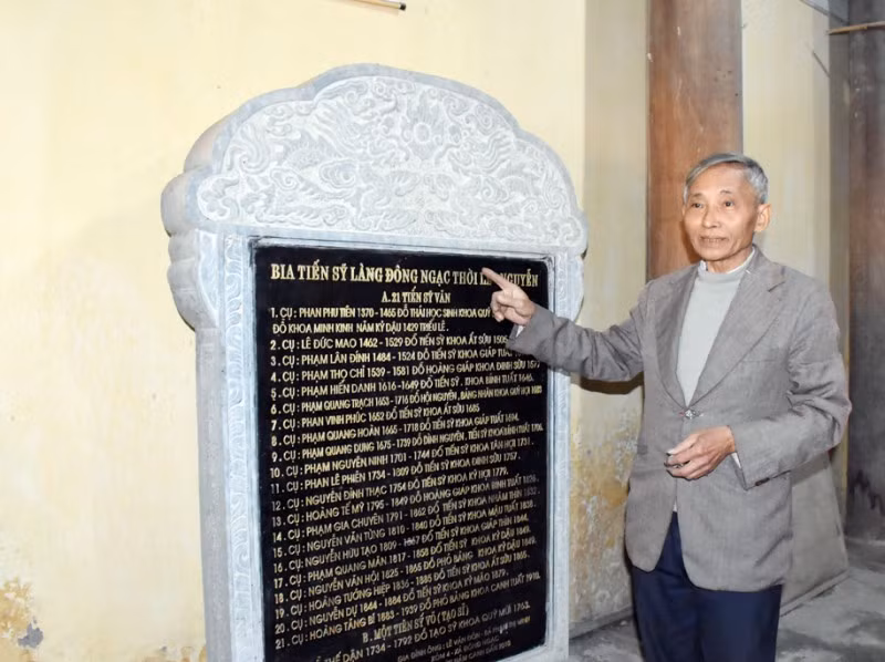 Bia lưu giữ tên tuổi của các bậc tiền hiền, đỗ đạt cao tại làng Đông Ngạc