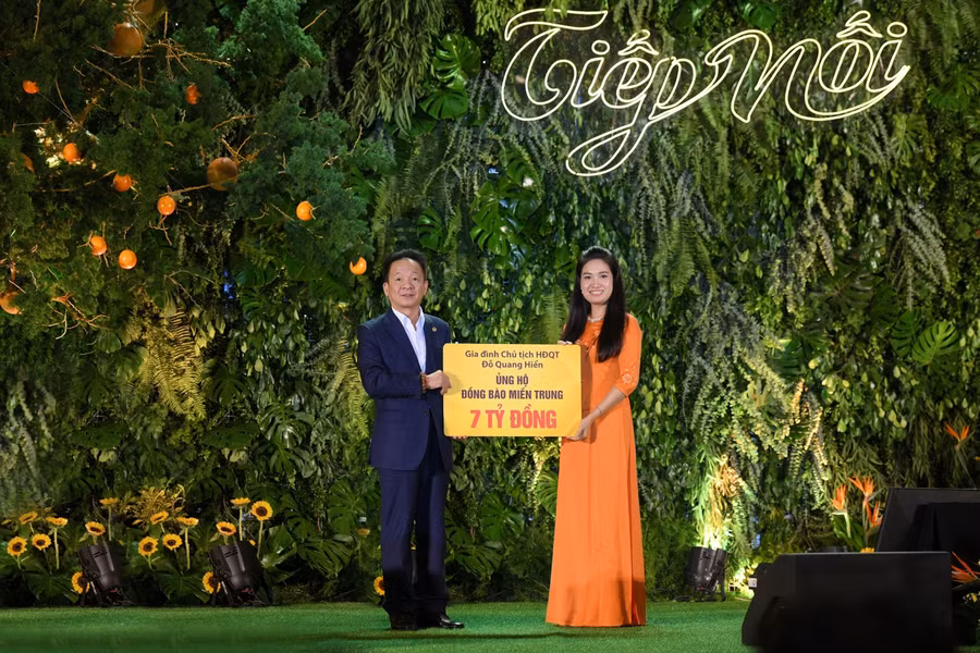 Ông Đỗ Quang Hiển - Chủ tịch HĐQT Ngân hàng SHB ủng hộ 7 tỷ đồng sát cánh cùng miền Trung vượt lũ