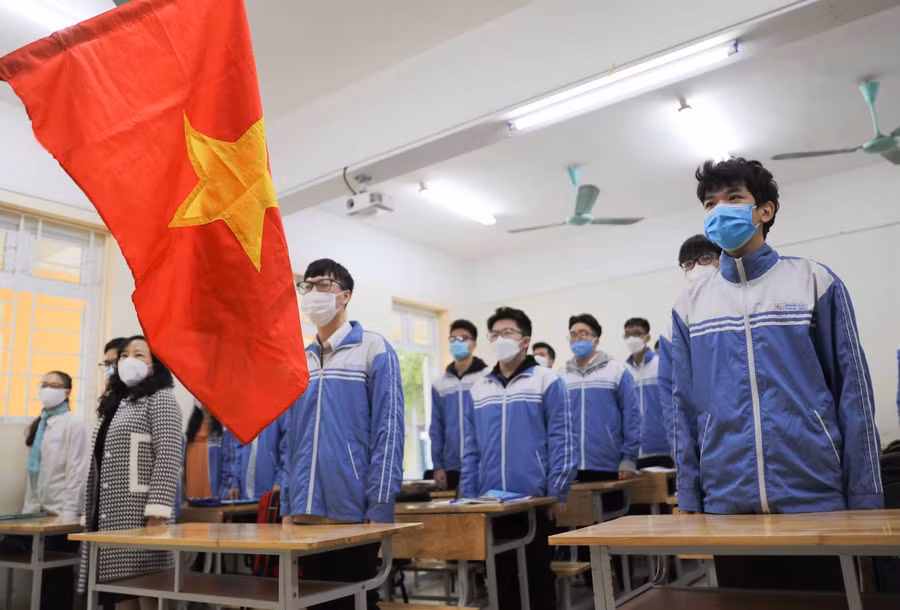 Giờ chào cờ đầu tuần của học sinh Trường THPT Cầu Giấy