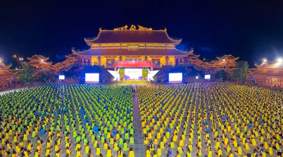 Chùa Ba Vàng.