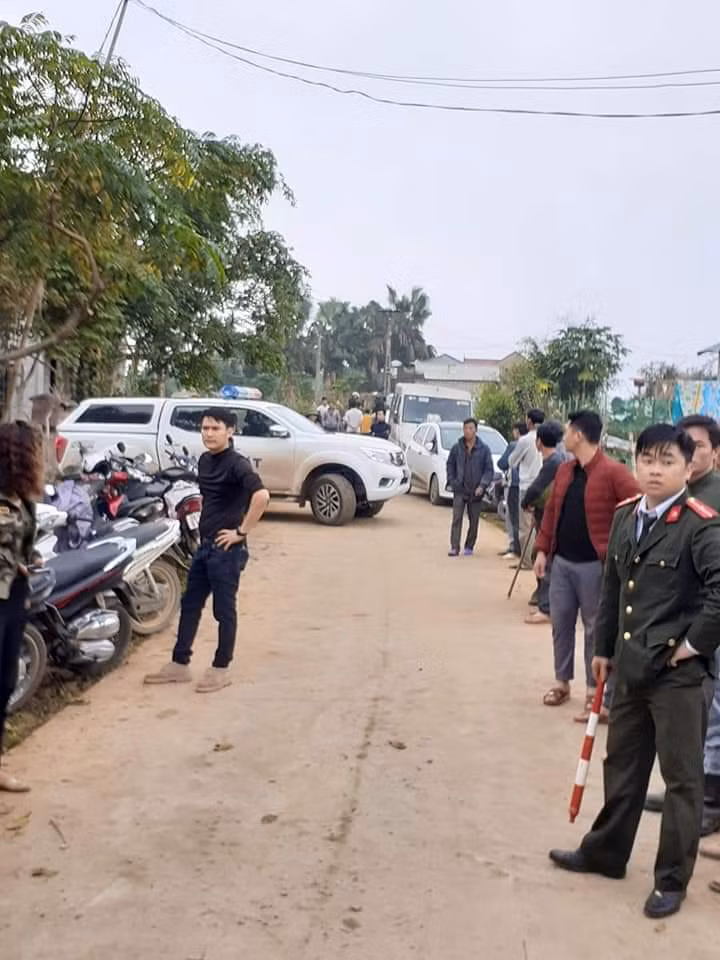 Lực lượng công an đang chốt chặt hiện trường Lực lượng công an đang chốt chặt hiện trường