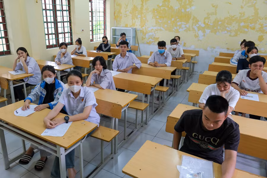 Thí sinh lắng nghe quy chế thi chiều 26/6.