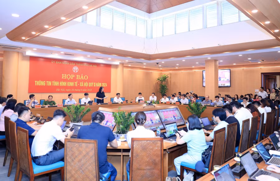 Quang cảnh buổi họp báo.