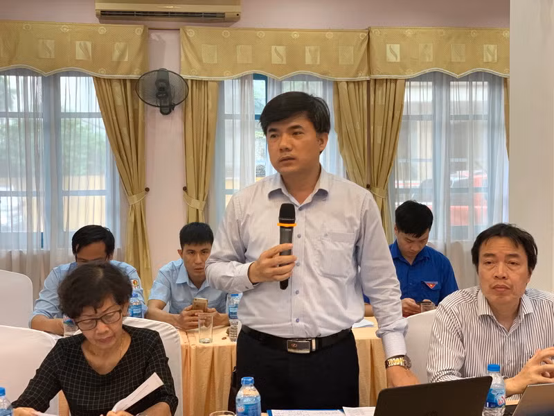 Ông Bùi Văn Linh phát biểu tại tọa đàm