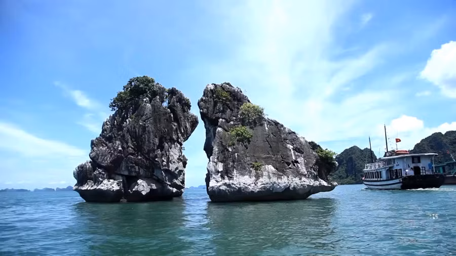 Hòn Trống Mái.