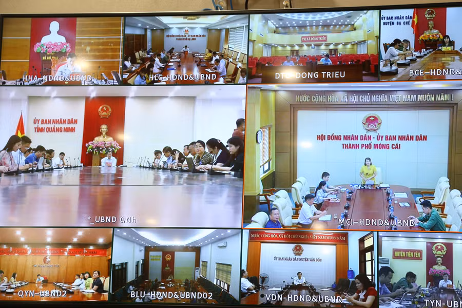 Ban Chỉ đạo thi THPT năm 2023 cấp huyện báo cáo về công tác chuẩn bị kỳ thi tại địa phương qua hình thức trực tuyến. Ban Chỉ đạo thi THPT năm 2023 cấp huyện báo cáo về công tác chuẩn bị kỳ thi tại địa phương qua hình thức trực tuyến.