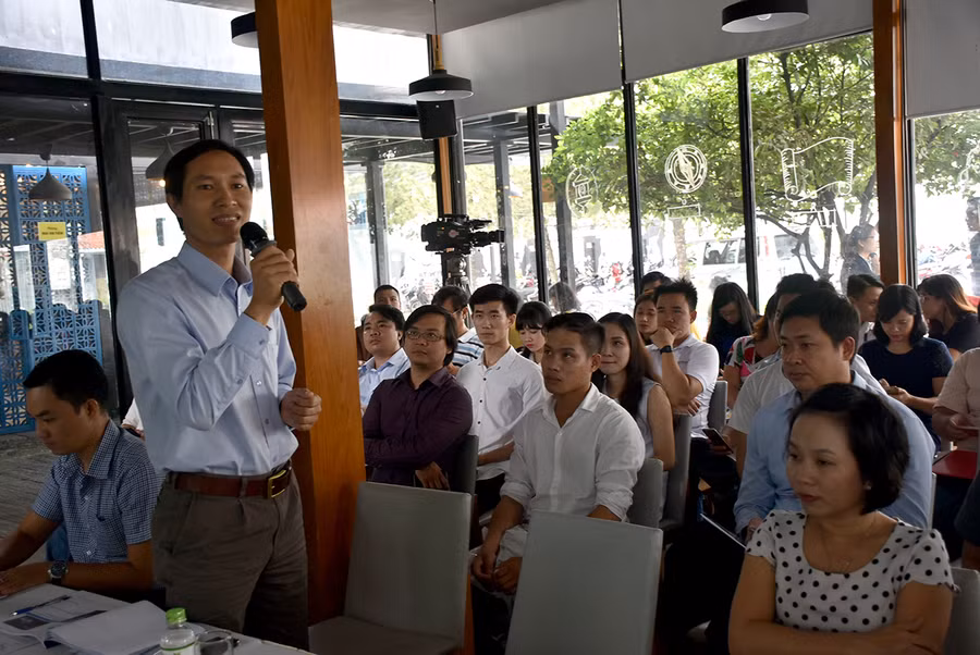 ông Chu Bá Long (Sở Khoa học và Công nghệ TPHCM) cho rằng hiện TPHCM có rất nhiều chương trình, chính sách hỗ trợ khởi nghiệp. Các nhóm, doanh nghiệp khởi nghiệp nên tìm hiểu thông tin kỹ lưỡng để được hỗ trợ ông Chu Bá Long (Sở Khoa học và Công nghệ TPHCM) cho rằng hiện TPHCM có rất nhiều chương trình, chính sách hỗ trợ khởi nghiệp. Các nhóm, doanh nghiệp khởi nghiệp nên tìm hiểu thông tin kỹ lưỡng để được hỗ trợ