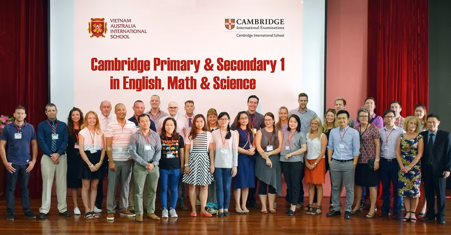 Nhóm giáo viên giảng dạy môn tiếng Anh Chương trình Quốc tế Cambridge tại khóa tập huấn