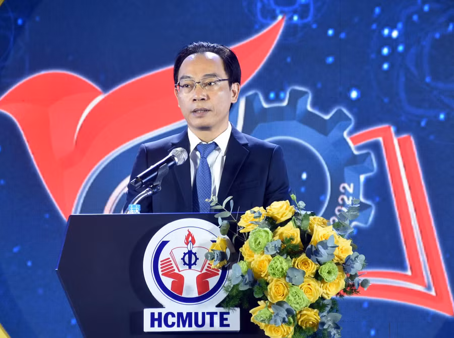 Thứ trưởng Bộ GD&amp;ĐT Hoàng Minh Sơn phát biểu tại sự kiện.