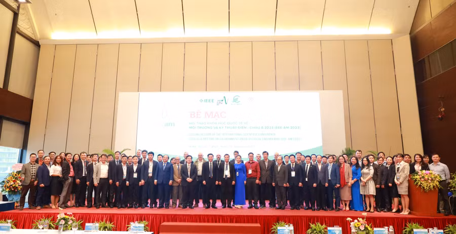 Các đại biểu chụp ảnh lưu niệm tại hội thảo. Các đại biểu chụp ảnh lưu niệm tại hội thảo.