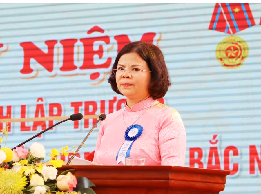 Chủ tịch UBND tỉnh Bắc Ninh - Nguyễn Hương Giang phát biểu tại buổi lễ. Chủ tịch UBND tỉnh Bắc Ninh - Nguyễn Hương Giang phát biểu tại buổi lễ.