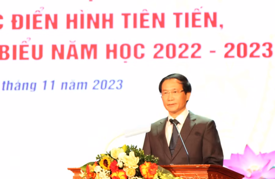 Ông Phạm Ngọc Anh - Trưởng Phòng GD&amp;ĐT quận Cầu Giấy phát biểu khai mạc buổi lễ.