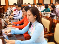 Đại biểu HĐND TPHCM thông qua các Nghị quyết. Ảnh: Cổng TTĐT TPHCM.