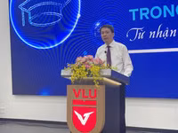 Thứ trưởng Bộ GD&ĐT Phạm Quang Hưng phát biểu khai mạc hội thảo. Ảnh: Hà An.