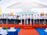 Bộ trưởng Hoàng Minh Sơn cùng đoàn công tác của Bộ GD&ĐT và lãnh đạo TP Đồng Nai tại lễ khởi động dự án Trường TH-THCS-THPT Tân Triều. Ảnh: Báo và PTTH Đồng Nai.
