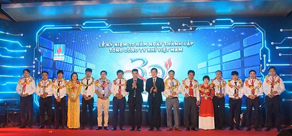 Tuyên dương Người lao động điển hình năm 2020. Lễ kỷ niệm 30 năm thành lập PV GAS – lan tỏa tình đoàn kết và văn hóa doanh nghiệp