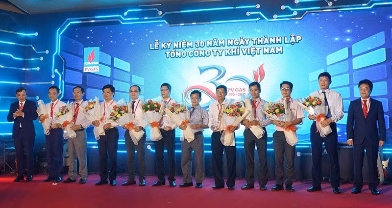 Tuyên dương 10 sáng kiến tiêu biểu trong 30 năm phát triển PV GAS. Lễ kỷ niệm 30 năm thành lập PV GAS – lan tỏa tình đoàn kết và văn hóa doanh nghiệp