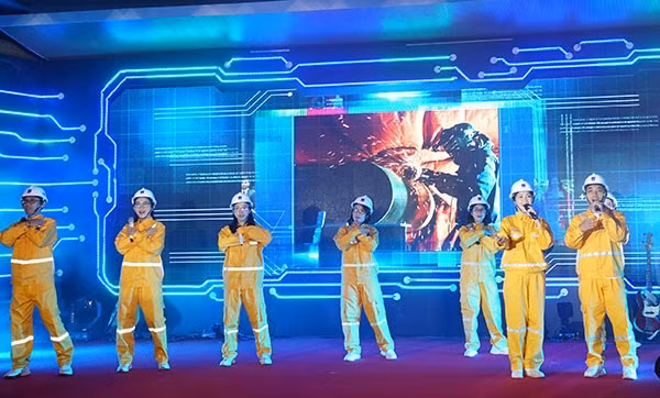 Các tiết mục tại lễ kỷ niệm. Lễ kỷ niệm 30 năm thành lập PV GAS – lan tỏa tình đoàn kết và văn hóa doanh nghiệp