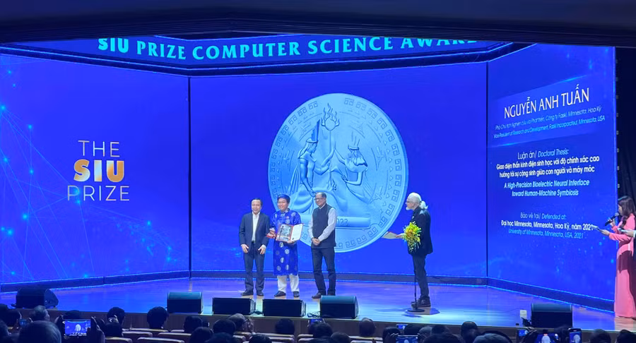 siu-prize-computer-science-mua-dau-tien3.jpg