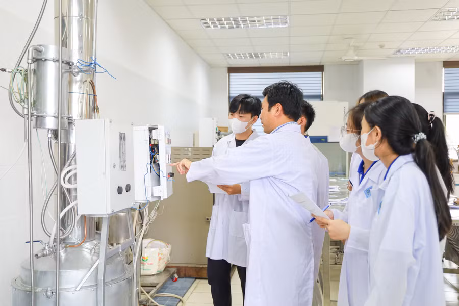 Sinh viên Đại học Cần Thơ trong giờ thực hành. Ảnh: CTU