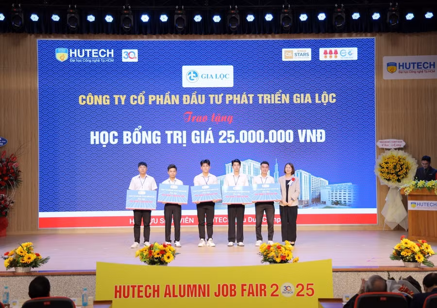 ngay-hoi-trien-lam-cong-nghe-va-tuyen-dung3.jpg