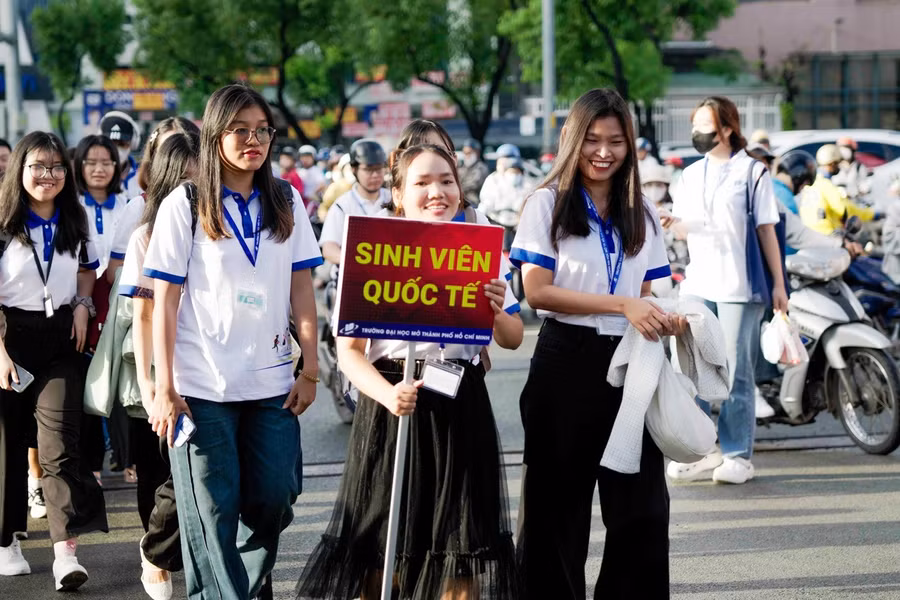 dai-hoc-mo-tphcm-khai-giang-nam-hoc-moi3.jpg