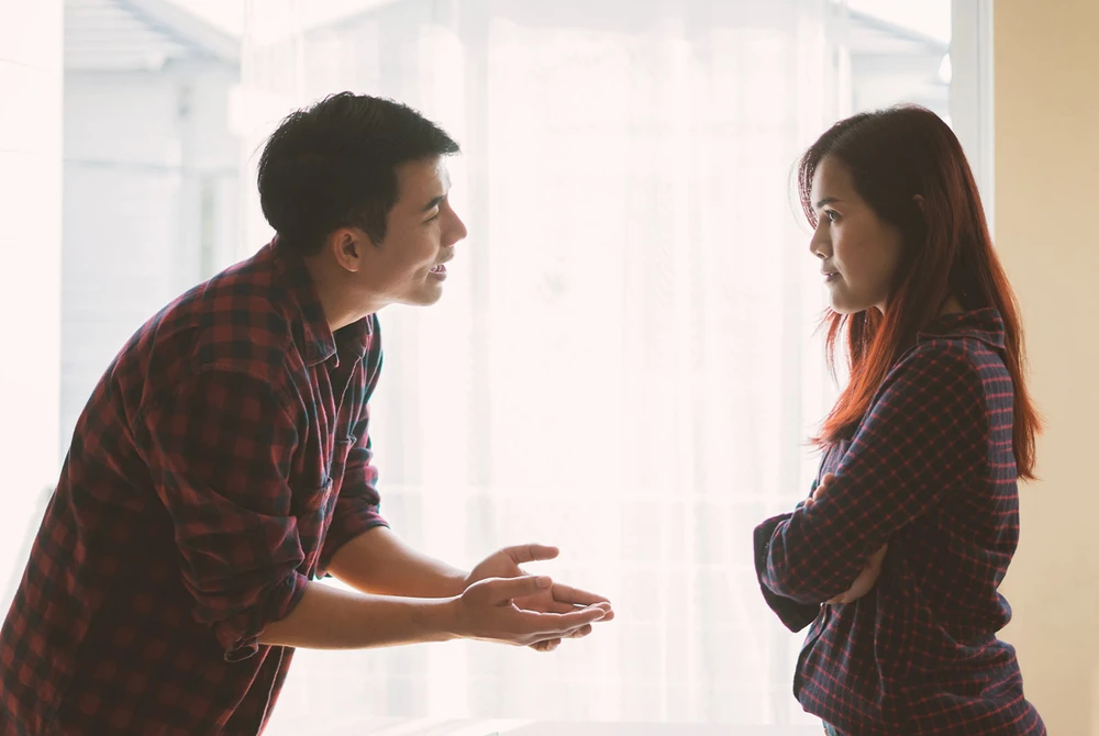 Hành vi kiểm soát không chỉ làm cho đối phương cảm thấy bị kìm hãm
