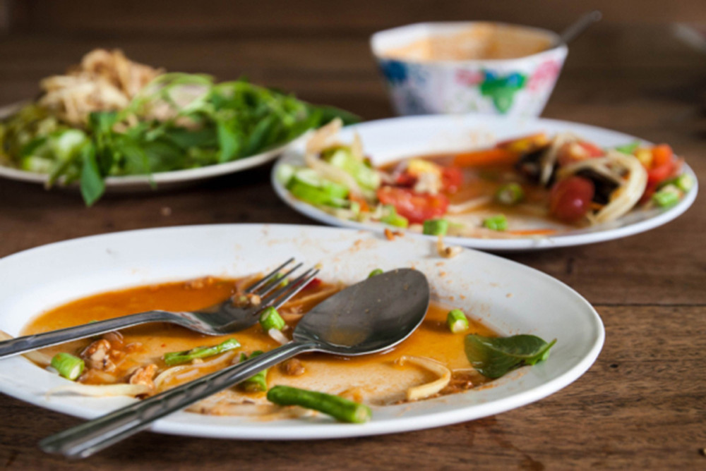 Tuyệt đối không xử lý thức ăn thừa theo cách này | Báo Giáo dục và Thời đại Online