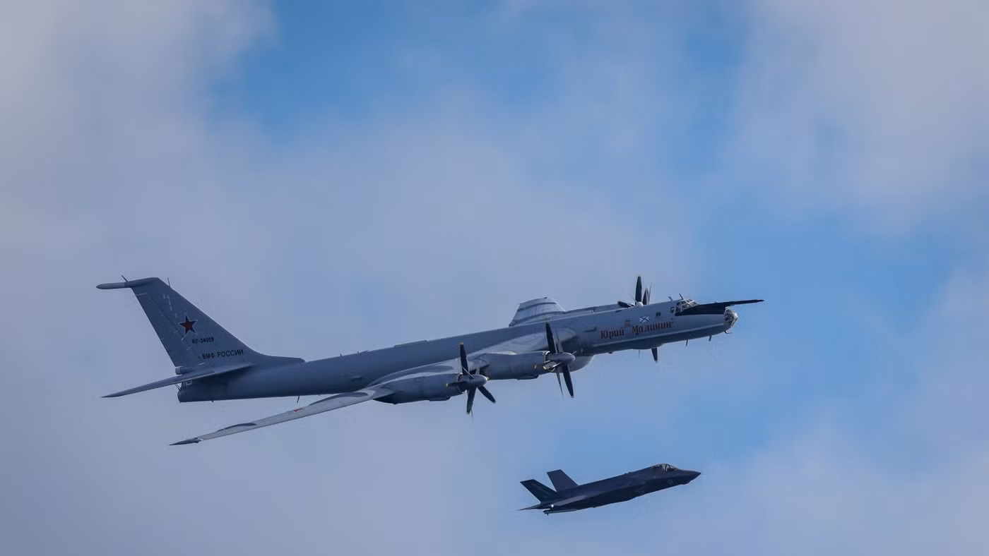 Căng thẳng nghiêm trọng khi Tu-142 của Nga thả phao sonar gần tàu sân bay Anh