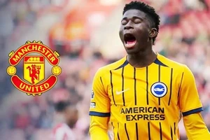 Carlos Baleba sáng cửa gia nhập Man United.