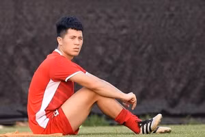 Đình Trọng tiếp tục lỡ hẹn với tuyển Việt Nam vì chấn thương.