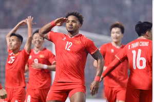 Bóng đá Việt Nam cẩn trọng trong việc sử dụng cầu thủ nhập tịch.