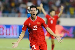 Tiến Linh trước cơ hội 'vượt mặt' Lê Huỳnh Đức