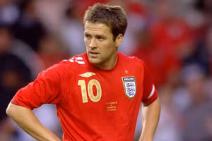 Michael Owen khuyên Man United mua thêm tiền đạo.