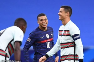 Mbappe mơ ước được chơi bóng cùng Ronaldo.