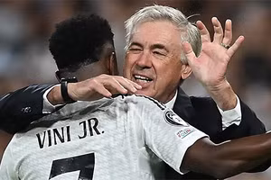 HLV Ancelotti và Vinicius được Al-Hilal đánh tiếng muốn chiêu mộ.