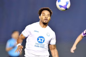 Xuân Son báo tin cực vui tới HLV Kim Sang sik