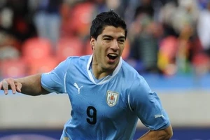 Luis Suarez từ giã tuyển quốc gia sau 17 năm gắn bó.